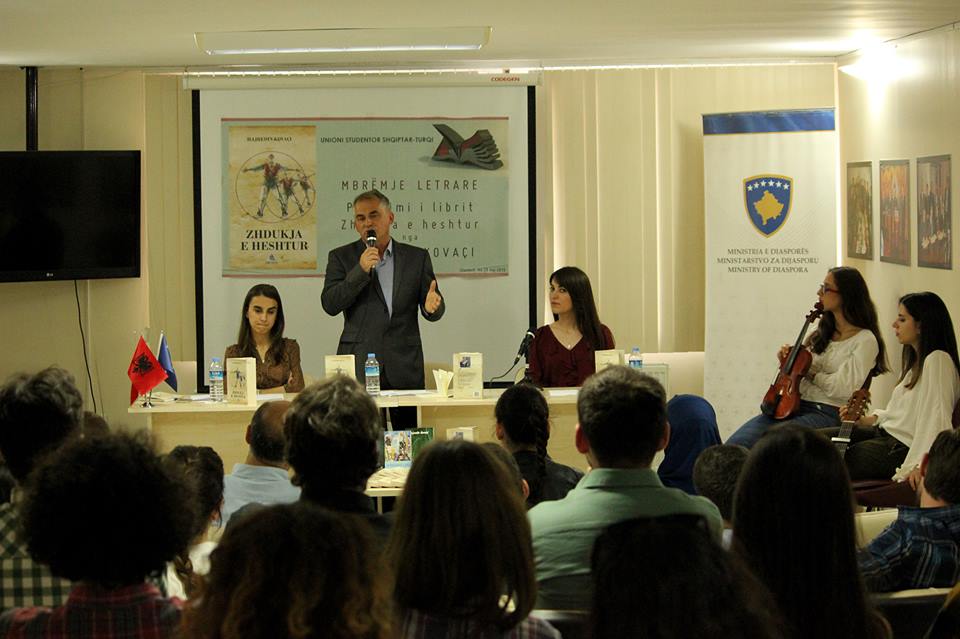 U mbajtë promovimi i librit “Zhdukja e heshtur” e autorit Hajredin Kovaçi në Turqi