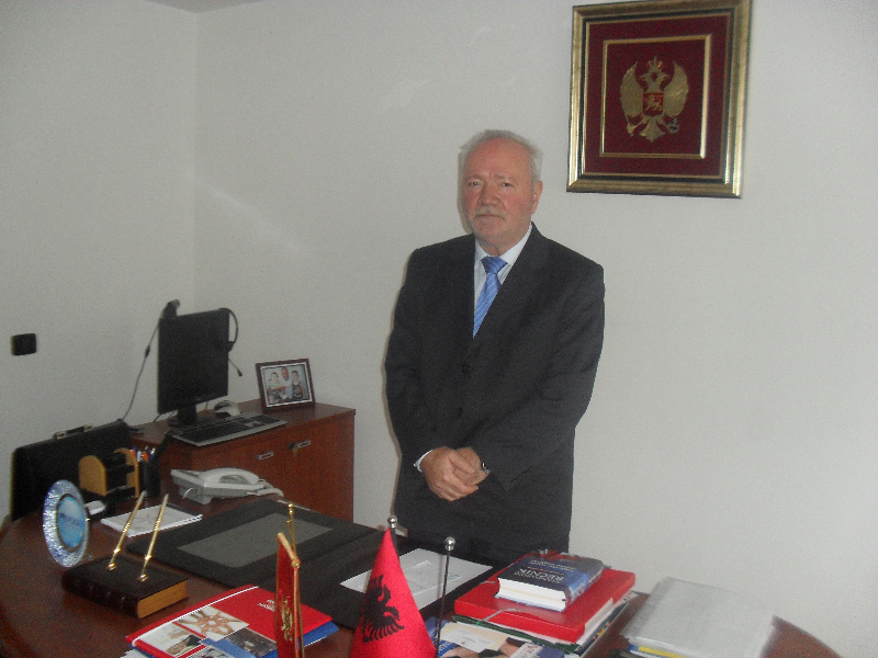 Dinoshës i përfundon mandati i ambasadorit, kërkohet pasardhësi i tij