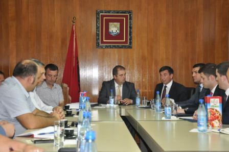 “Kosova ndihmon shqiptarët e Malit të Zi me tekste shkollore”