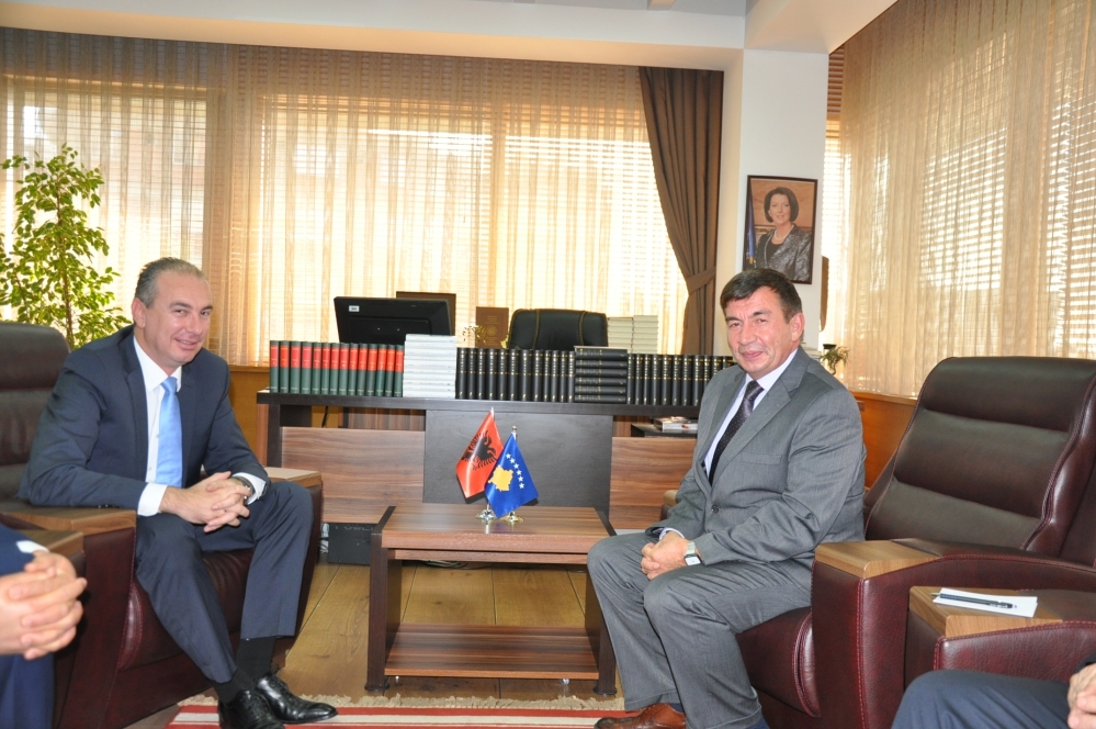 Ministri Bajrami priti në takim kryetarin e Komunës së Ulqinit