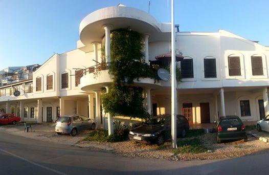 U na­se­lju Pi­nješ u Ul­ci­nju prodali igralište i parking privatniku
