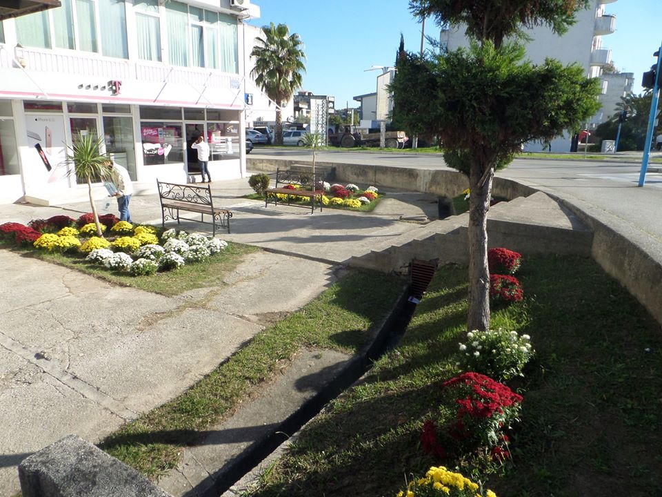 Pastrohet ambienti publik dhe mbillen lule para Organizatës Turistike në Ulqin