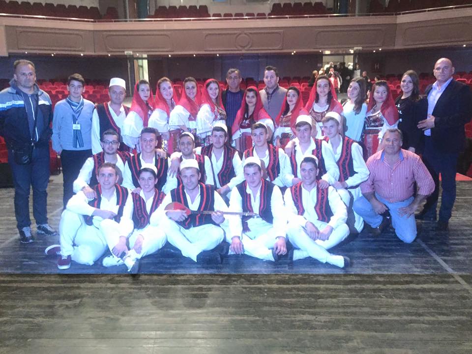 Faleminderi i Shoqëris Kulturore Artistike “Ana e Malit” organizatorëve te Festivalit të Njujorkut