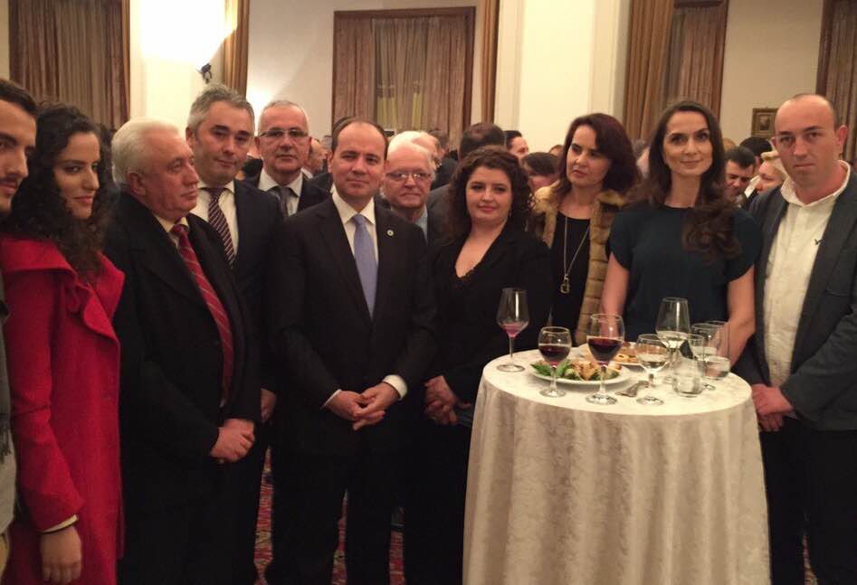 Bujar-Nishani-Mediat-Mali-Zi-1