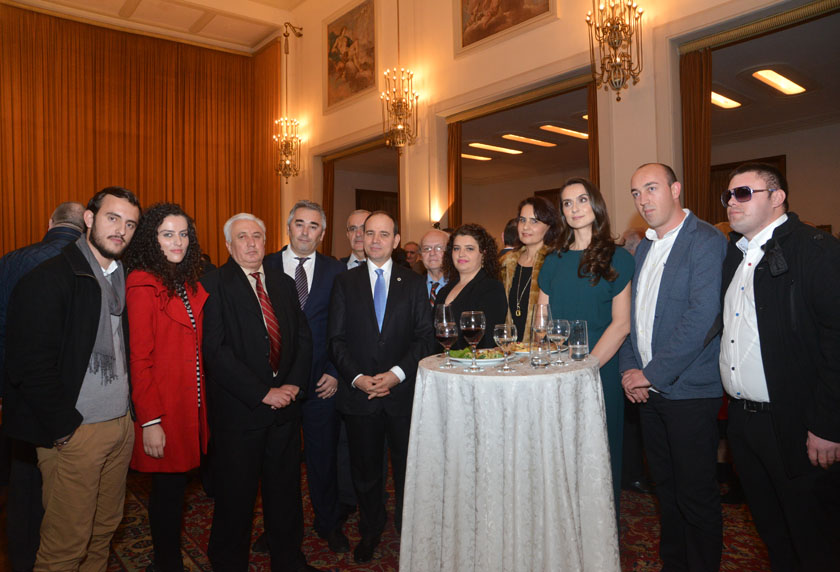 Presidenti Nishani në pritjen tradicionale të Vitit të Ri me përfaqësuesit e mediave edhe nga Mali Zi