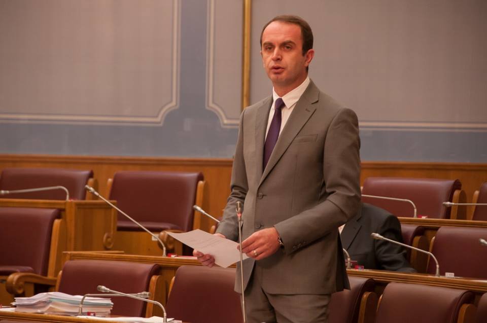 Nik Đelošaj traži: Albanci da dobiju mjesto ministra