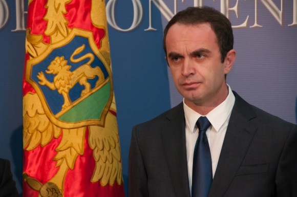Nik Gjeloshaj pritet që të votojë kundër Qeverisë?