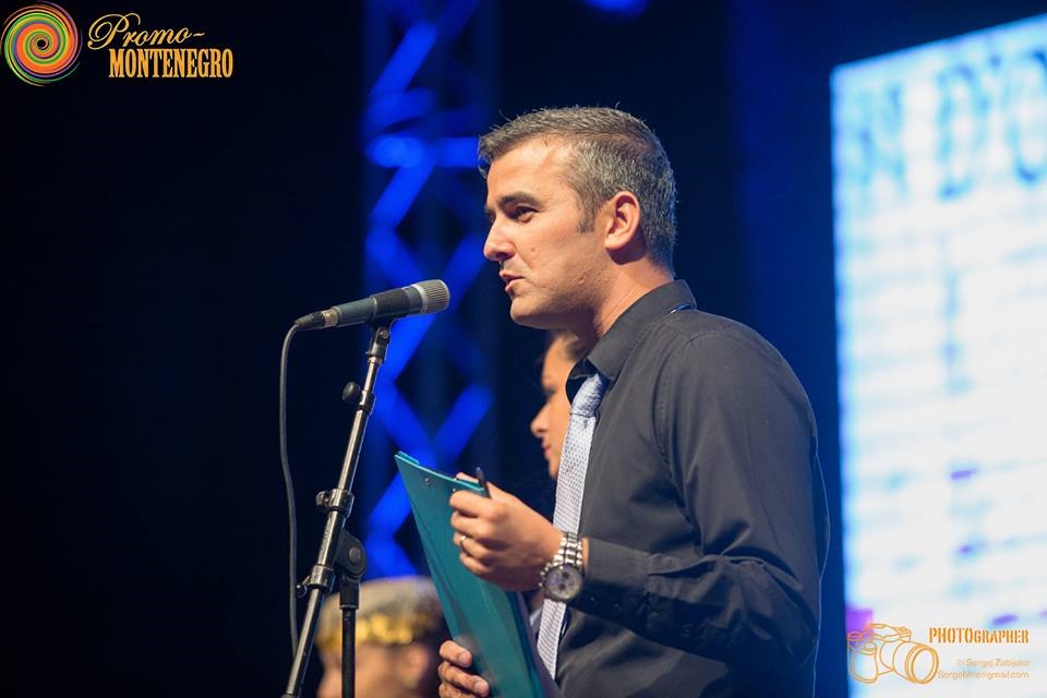 Ibroçi: Poezi për politikën aktuale në Mal të Zi