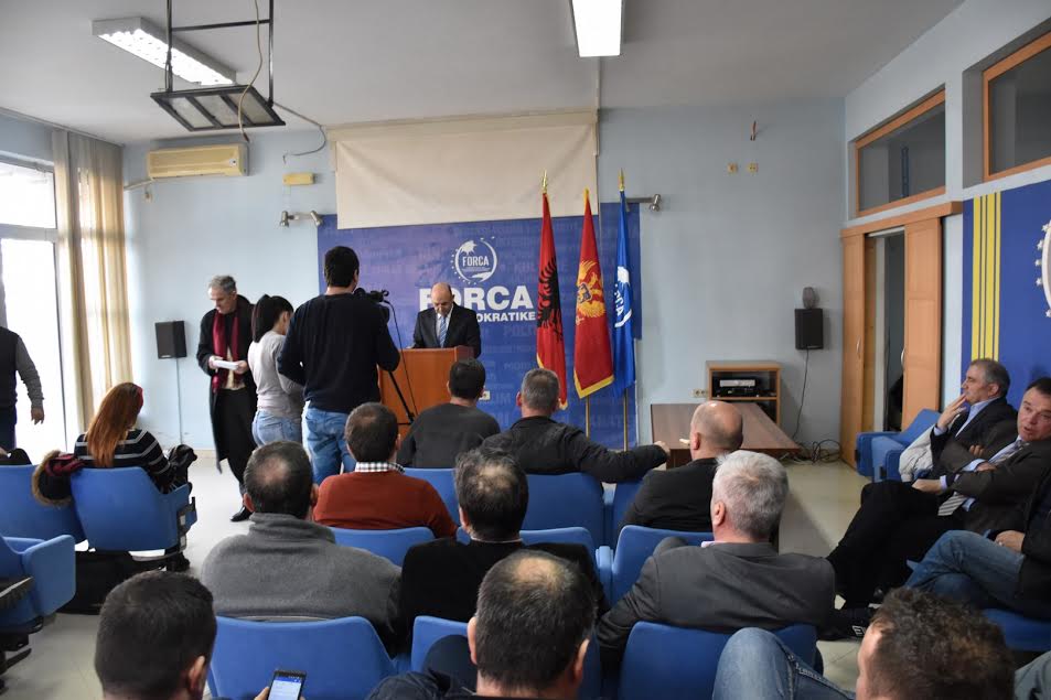 Nika:  Edhe Nazifi si përralla e gjyshes: “Ta kallzoi me gisht – nuk e din çka isht “?!!