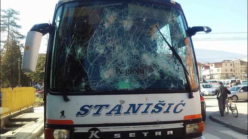 Rrahje Brutale në Strazhë në mes tifozëve malazez dhe të Shkëndijës – Video