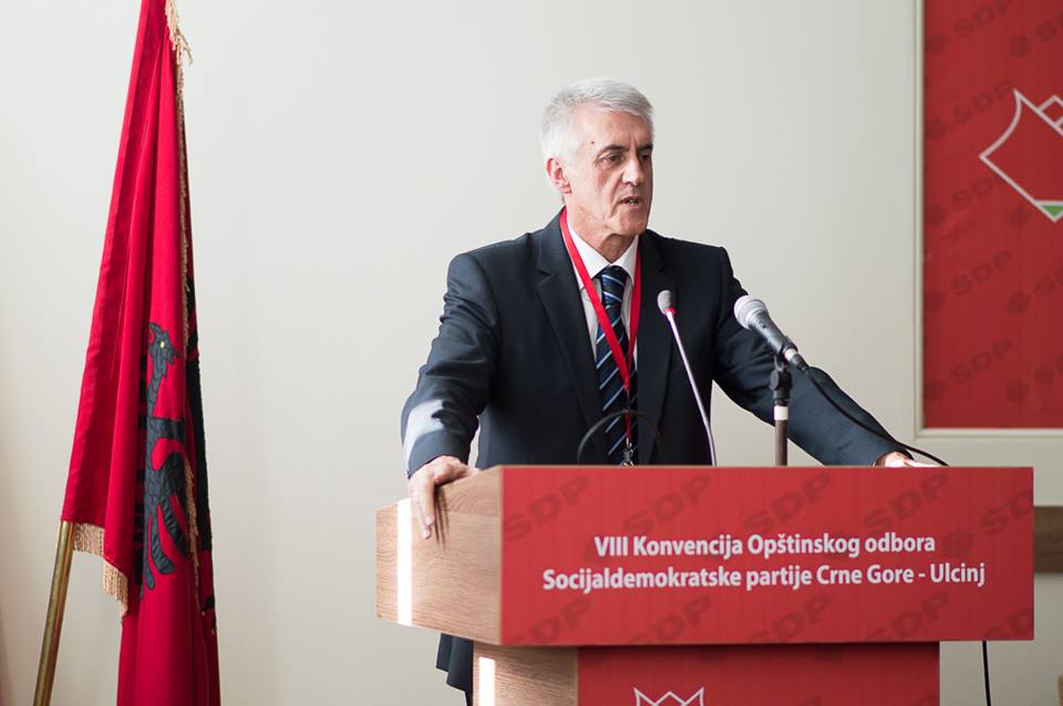 Skender Elezaga: Politikanët tanë janë servilë ndaj Gjukanoviqit