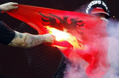 Digjet flamuri i Kosovës dhe Shqipërisë në Podgoricë