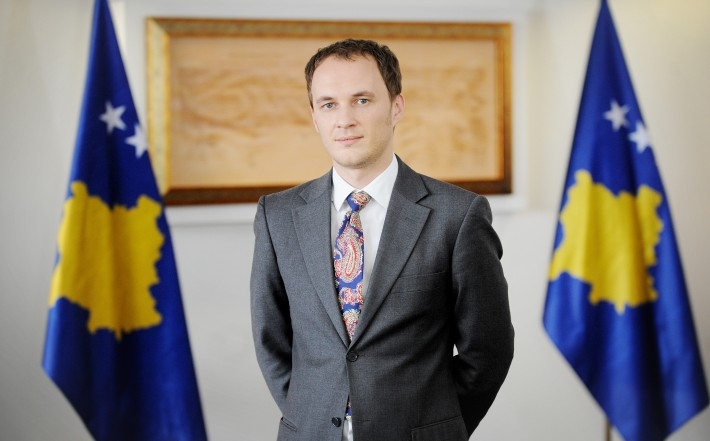 Petrit Selimi: Notë proteste Malit të Zi për djegien e flamurit në Podgoricë