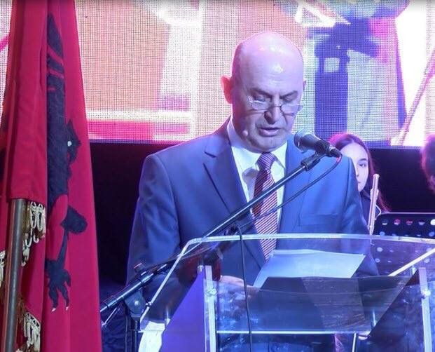 Kryetari i Ulqinit, Nazif Cungu uron mësuesit për festën e 7 Marsit