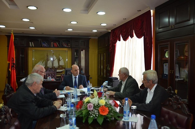 Kryetari i Komunës takon përfaqësuesit e Shoqatës për kthiminin e pronave në Valdanos