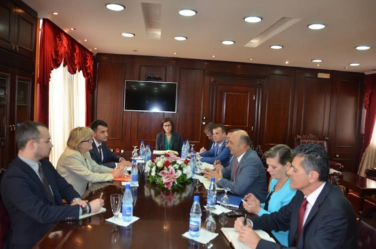 Ambasadorja e SHBA viziton Ulqinin-