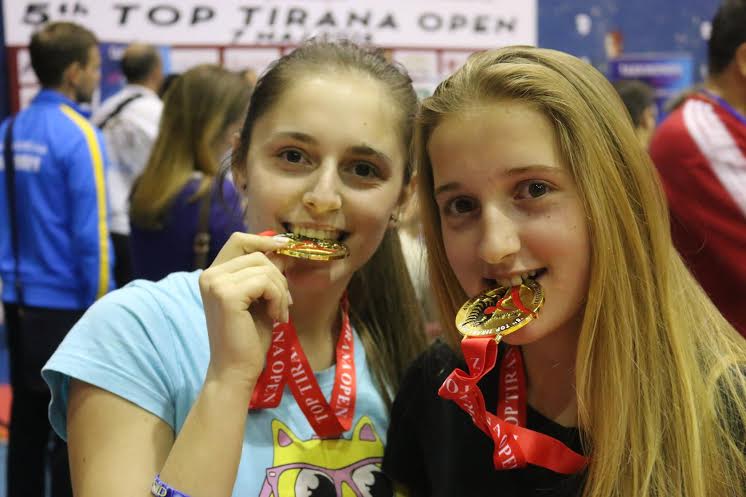 Medina Kanaqi dhe Edina Kraja, medalje të arta në turneun e Taekuondosë “Tirana Open”
