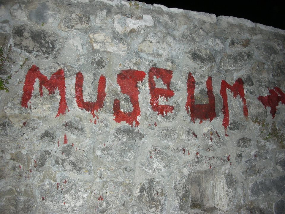 Shkrime nëpër mure të kalas së Ulqinit -1