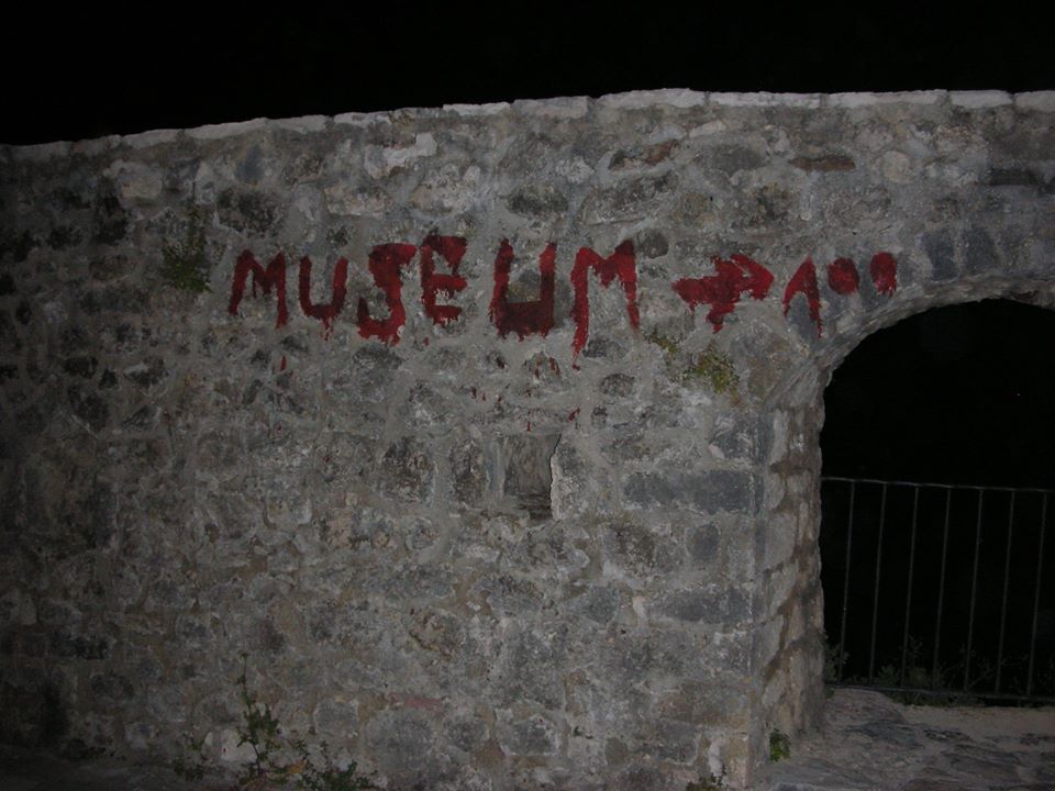 Shkrime nëpër mure të kalas së Ulqinit -2