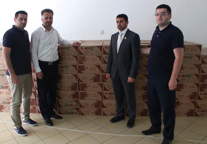 Ambasada e EBA-së i donoi Bashkësisë Islame në Mal të ZI 6 ton hurme