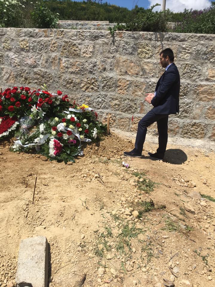 Labinot Tahiri ne varrin e Gazi Mustafiqit ne Ulqin-
