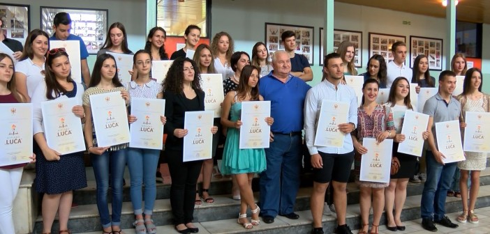 U bë ndarja e diplomave “Lluça” në gjimnazin publik “Vëllazërim Bashkim”