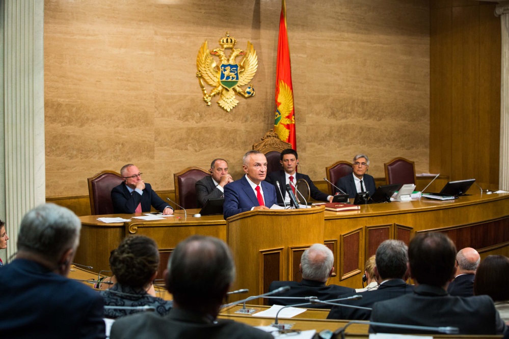 Protestuan se foli shqip, ja si u përgjigjet Ilir Meta deputetëve pro-serbë