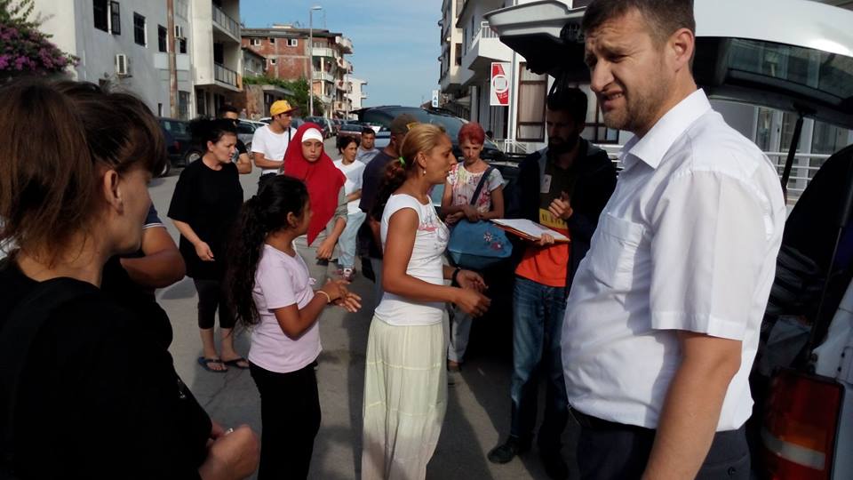 Komisioni “Bereqeti” shpërndan ndihma për familjet në nevojë