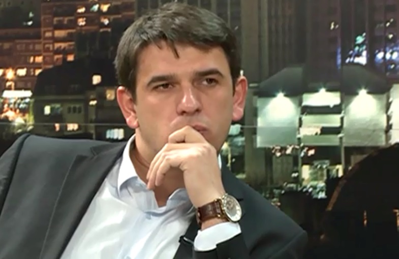 Analisti politik, Albinot Maloku e quan cirkus dhënien e “Dekoratës Gjukaniviqit