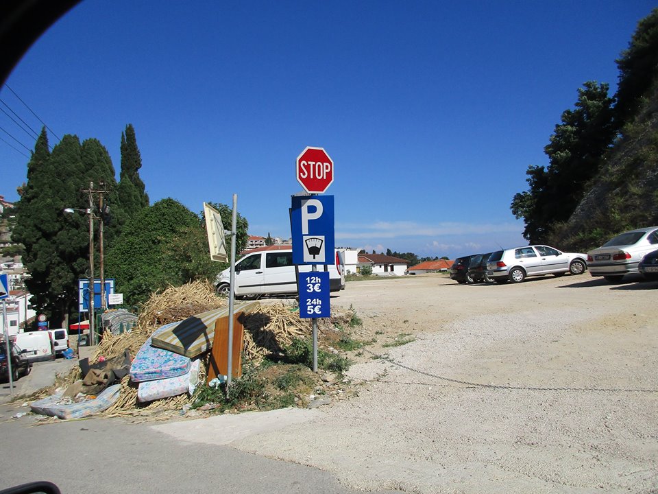 Parkingu në rrugët e Ulqinit bëhen me pagesë