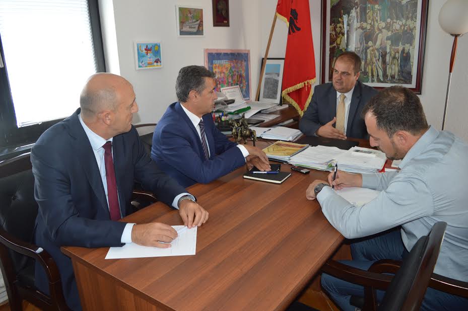 Ambasadori i Kosovës Durmishi i bëri vizitë KKSH-së