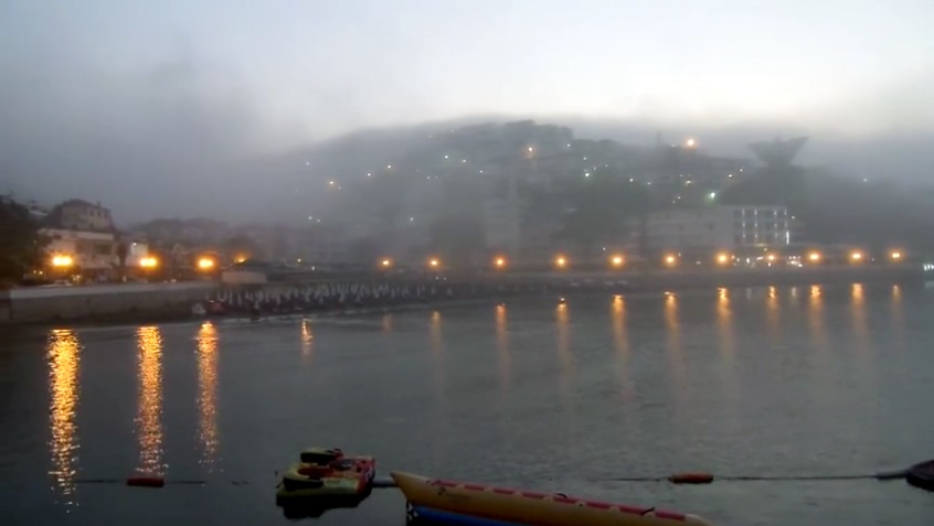 Një mjegull e pazakontë ka kapluar plazhin e Ulqinit – Video