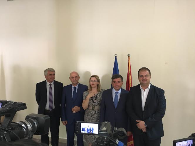 Kryetari Cungu pershëndet pjesëmarrësit e takimit për seminar në Shkodër
