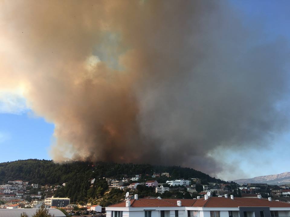 Apel për të ndihmuar: Zjarr në malin e bardhë te Ulqinit – Video