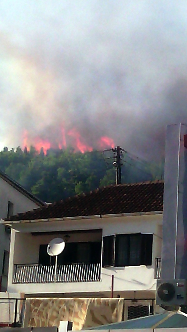 Zjarri i afrohet qytetit të Ulqinit