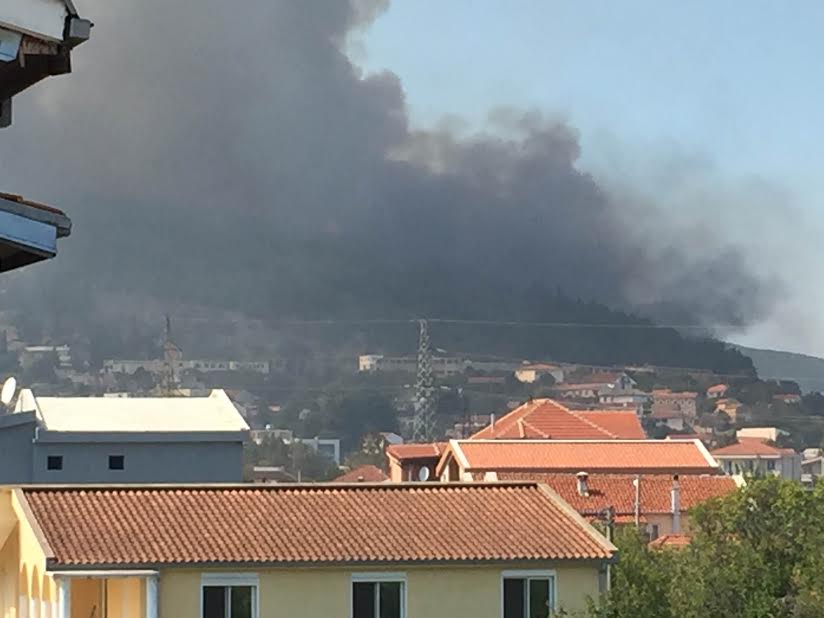 Zëri: Zjarr i madh në Ulqin, alarmohen banorët