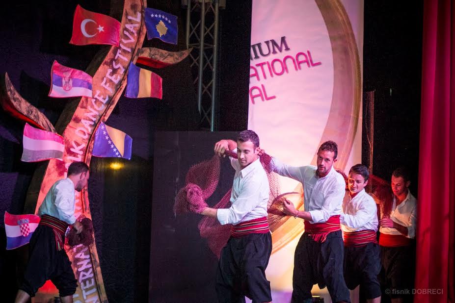 Nika: Një vështrim rasti “ Përfundoi manifestimi D olcinium International festival..”