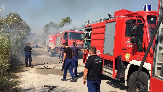 Qamil Çapriqi dhuron pesë mijë dollar për zjarrfiksat e Ulqinit