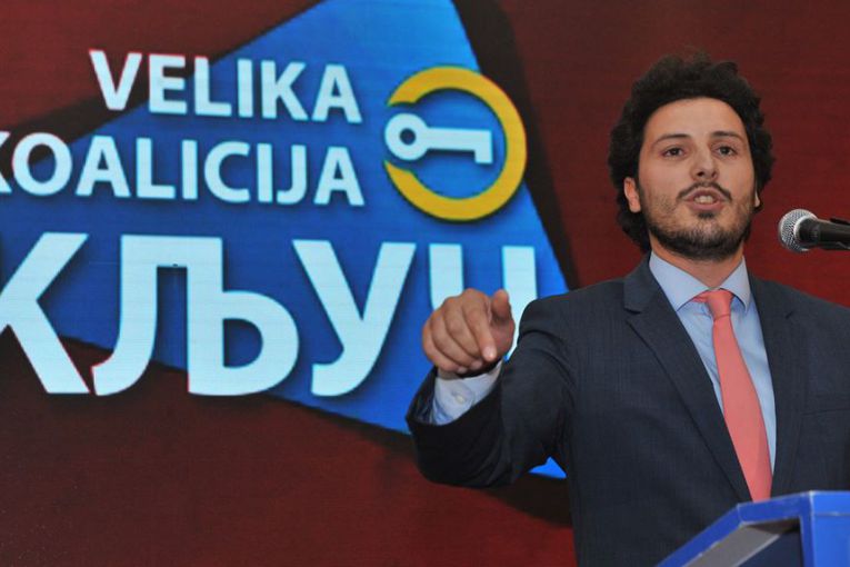Abazoviqi u dërgon shqiptarëve një superofertë nga opozita proserbe në Mal të Zi