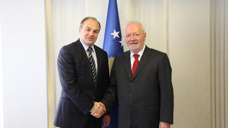 Enver Hoxhaj priti ambasadorin Ferhat Dinosha