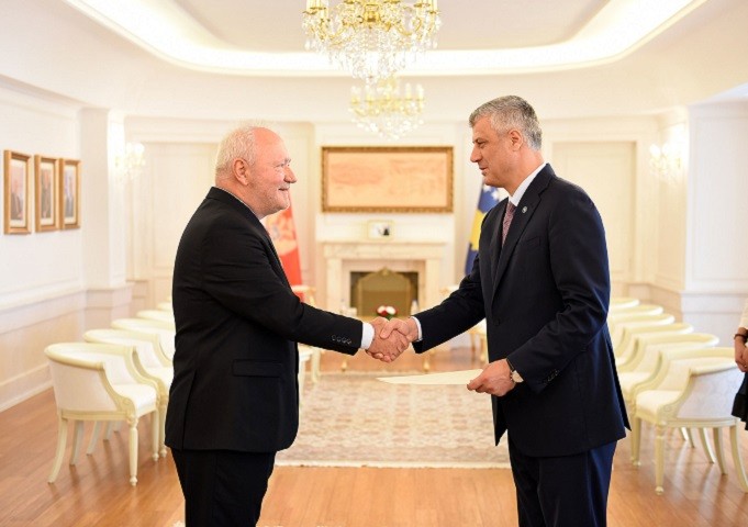 Ferhat Dinoša prvi ambasador CG na Kosovu