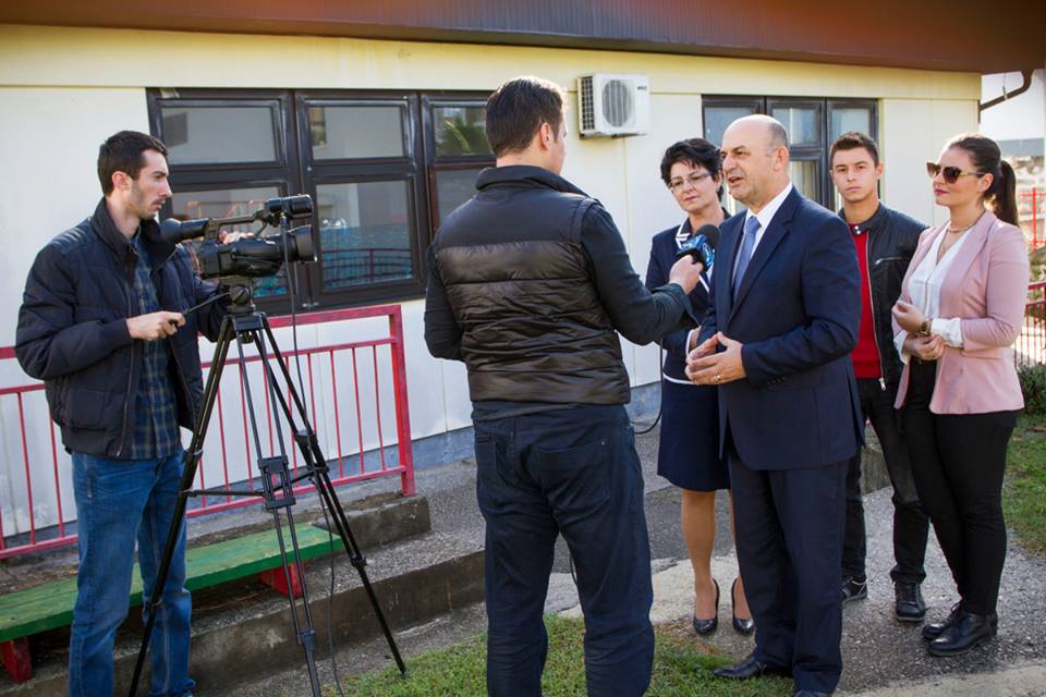 Nazif Cungu voton së bashku me familjen-5