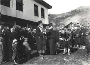 konvertimi i popullsisë shqiptaro myslimane në Plavë nga popët serbë me dhunë