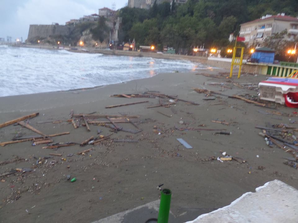 Ovako je jutros izgledala Mala plaza Ulcinj