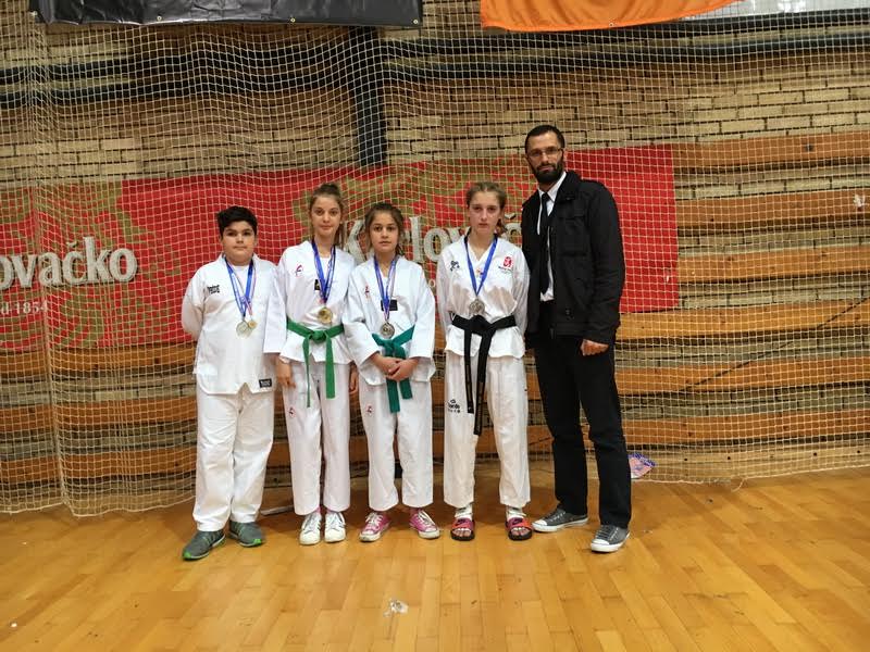 Taekwondo Ulqini kthehet me medalje të artë nga turneu në Mostar