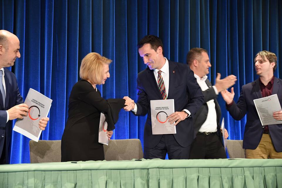 Teuta Arifi nënshkruan memorandum-Nazif-Cungu-2