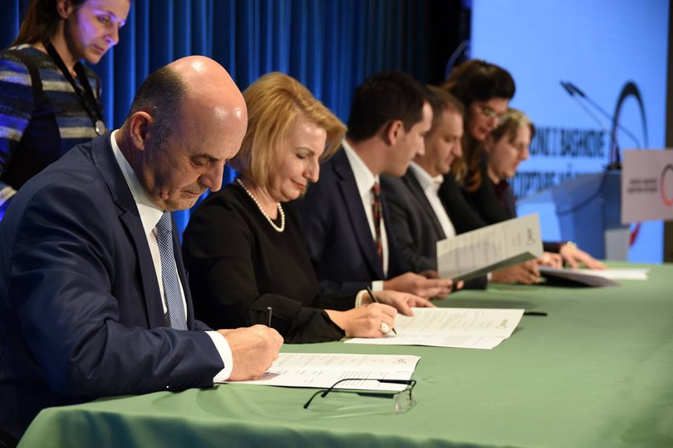 Teuta Arifi nënshkruan memorandum bashkëpunimi me katër komuna shqiptare