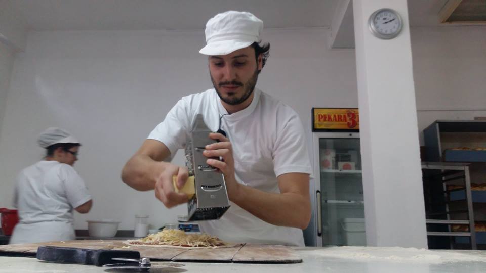 Fotolajm/ Abazoviqi nuk i ndahet politikës as për festa, del me ‘zbulime ekskluzive’