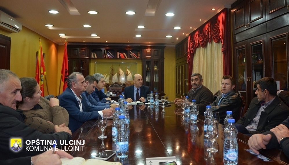 Prodhuesit e qumështit në Ulqin kërkojnë mbrojtjen e komuës