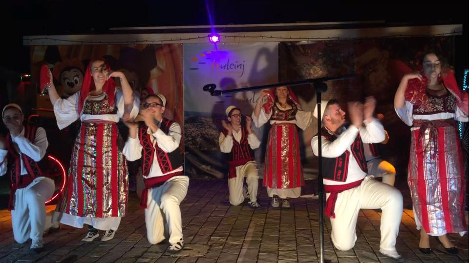 Shoqëria Kulturore Artistike “Ana e Malit” sonte në plazhin e vogël – Video